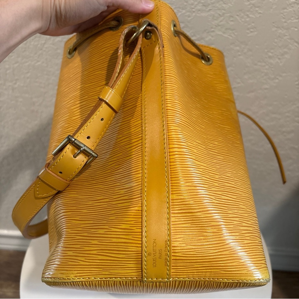 Louis Vuitton Yellow Epi Leather Bucket Shoulder Bag - Picture 3 of 13